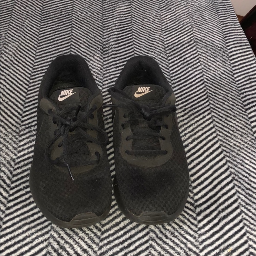 Black nikes